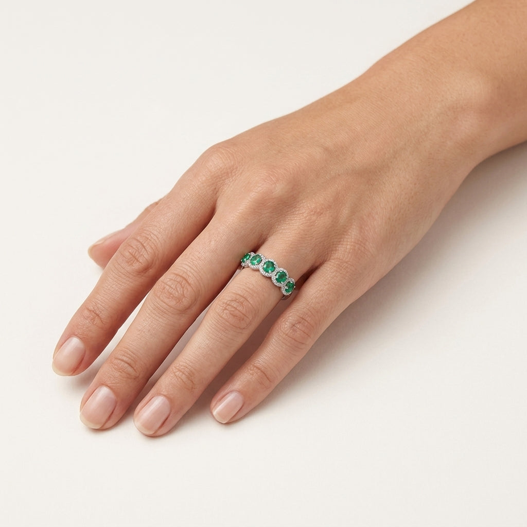 Timeless Diamond Ring worn by model - Vicenza Miami