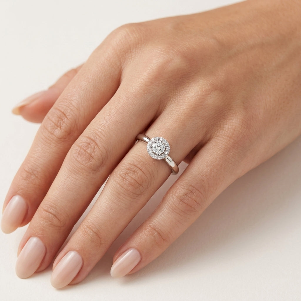 Harmony Diamond Ring worn by model - Vicenza Miami