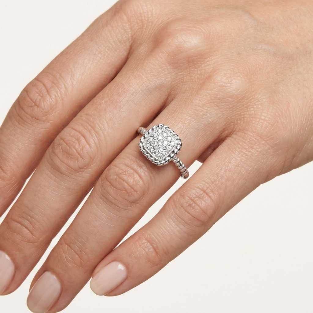 Grand Diamond Ring worn by model - Vicenza Miami