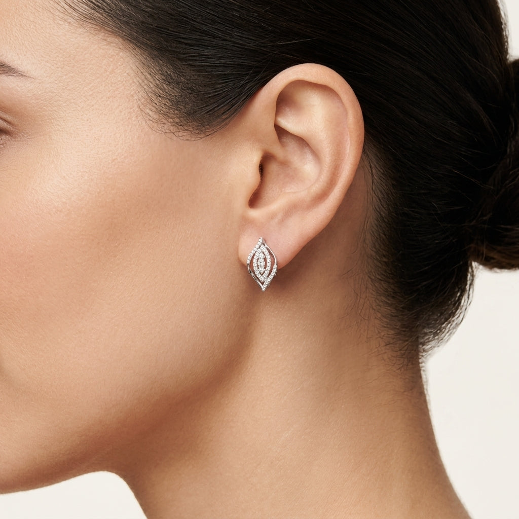 Graceful Diamond Earring Diamond II worn by model - Vicenza Miami