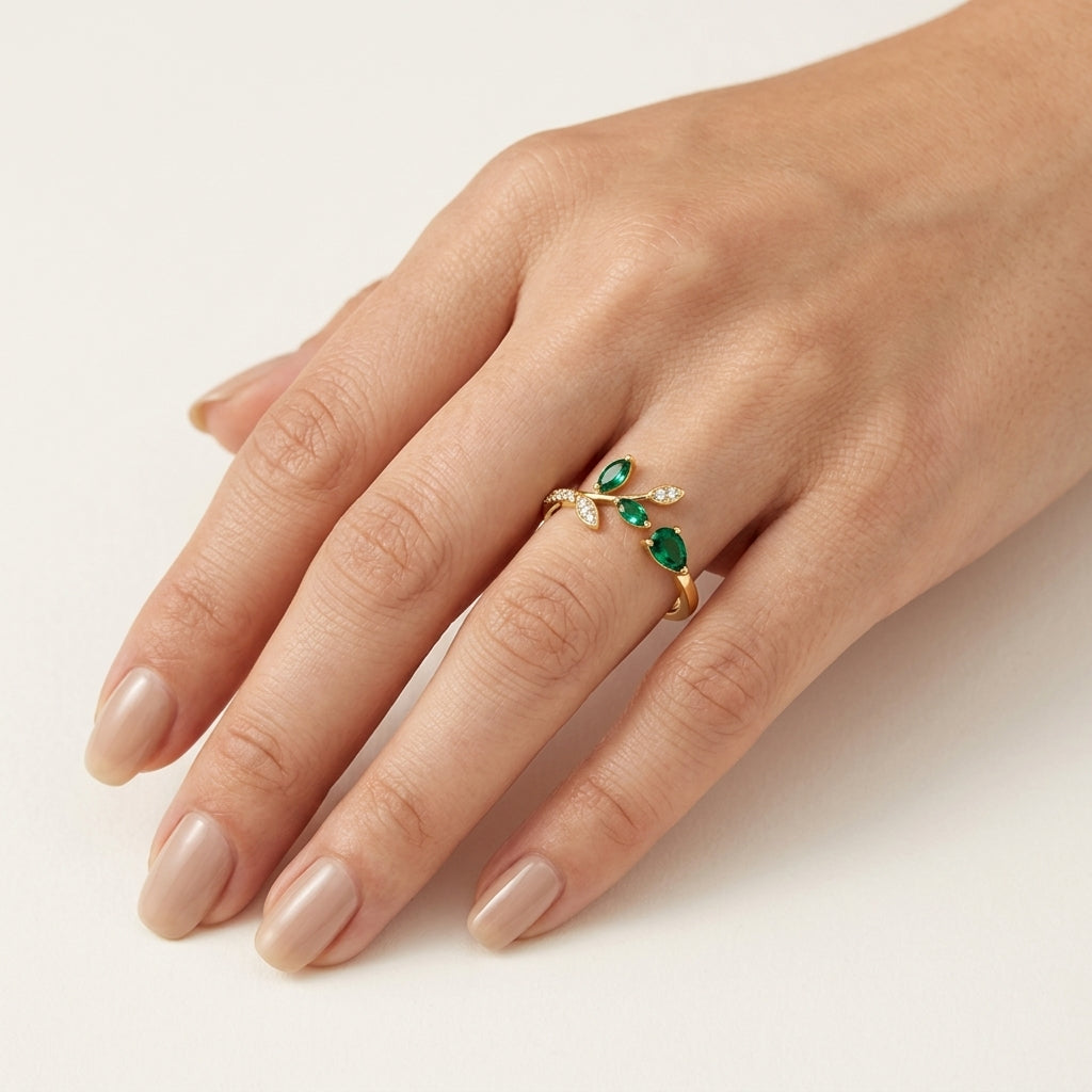 Aura Emerald & Diamond Ring worn by model - Vicenza Miami