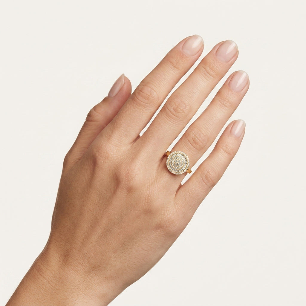 Radiant Diamond Ring Yellow Gold Diamond I worn by model - Vicenza Miami