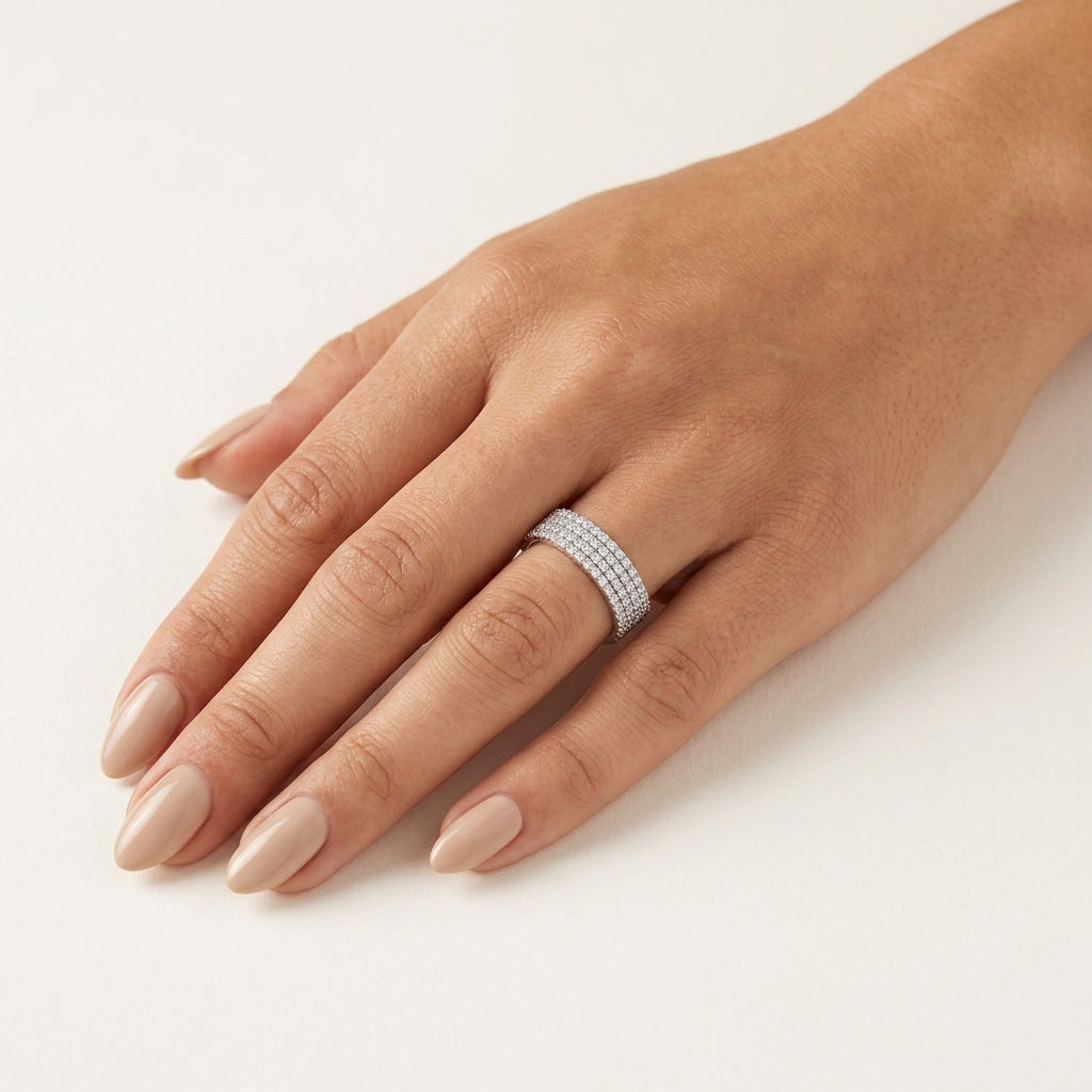 Imperial Diamond Ring White Gold Diamond III worn by model - Vicenza Miami