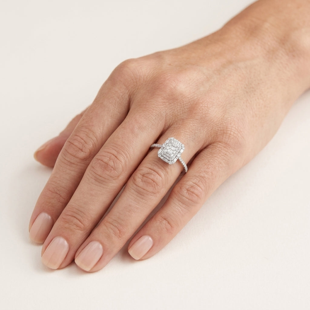 Sovereign Diamond Ring White Gold Diamond I worn by model - Vicenza Miami