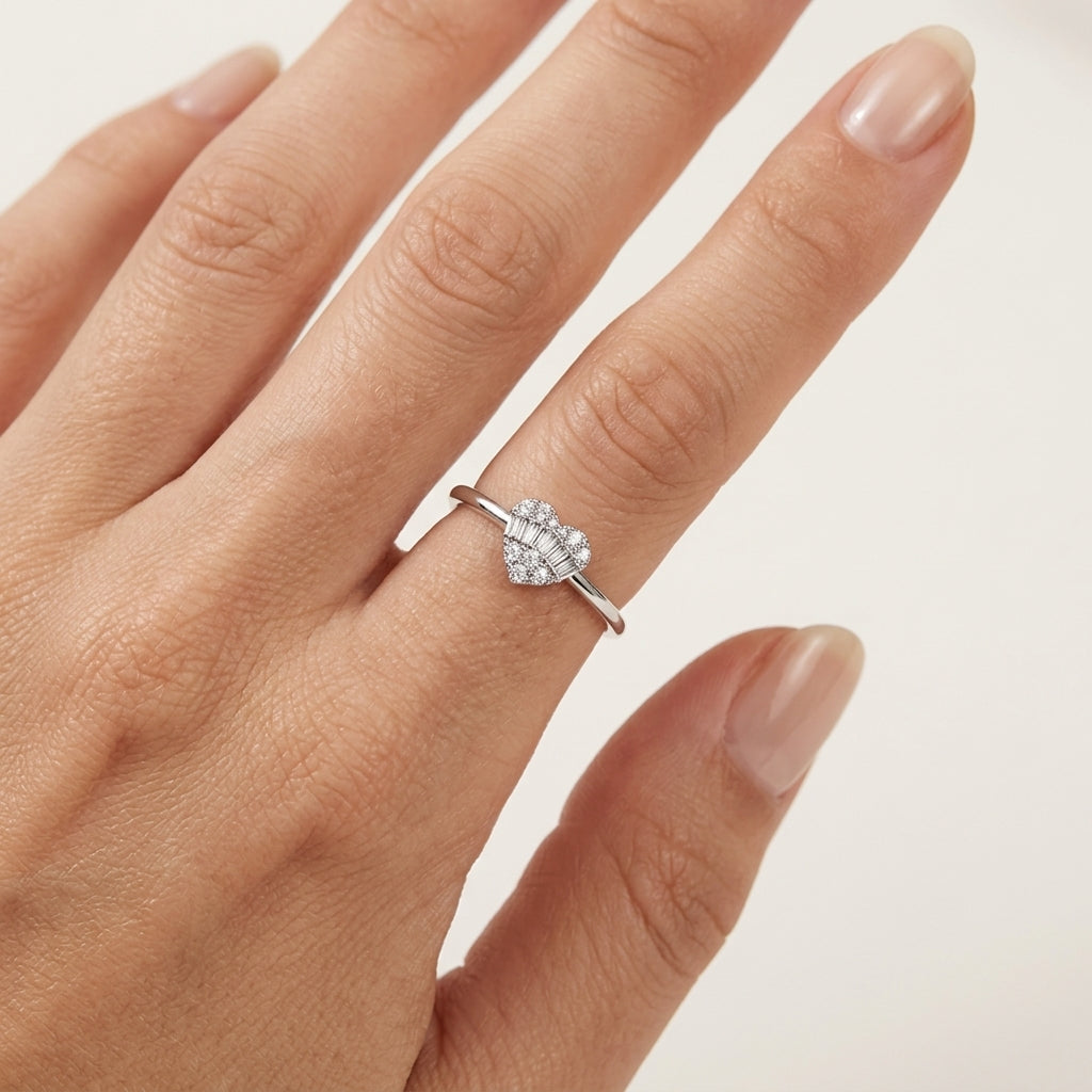 Exquisite Diamond Ring White Gold Diamond I worn by model - Vicenza Miami