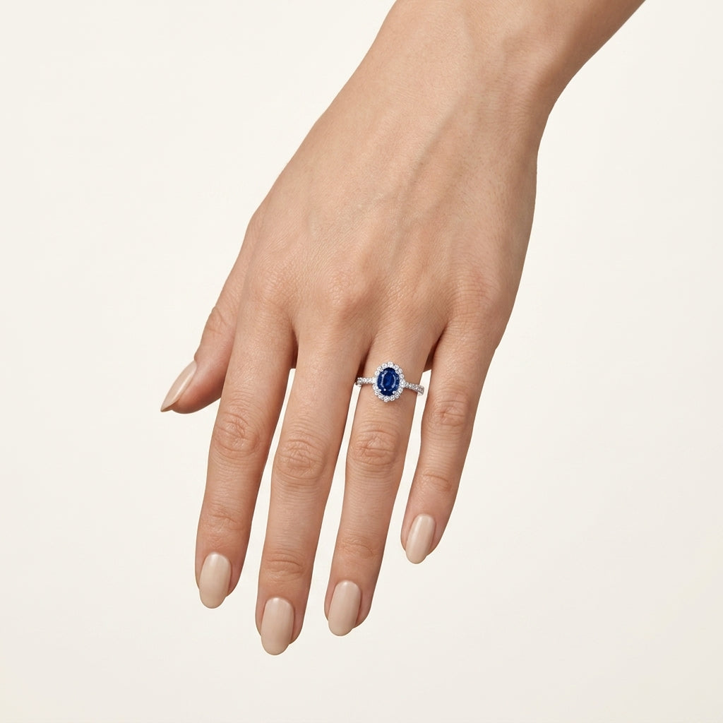 Brilliant Ring worn by model - Vicenza Miami