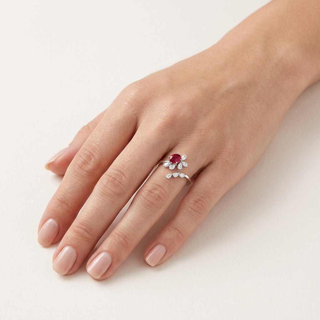 Legacy Ring White Gold Diamond worn by model - Vicenza Miami