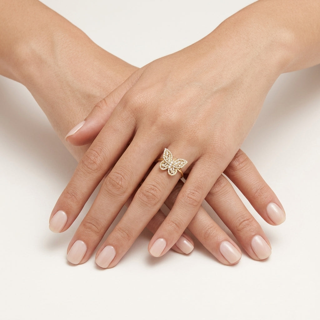 Radiant Ring Yellow Gold Diamond worn by model - Vicenza Miami