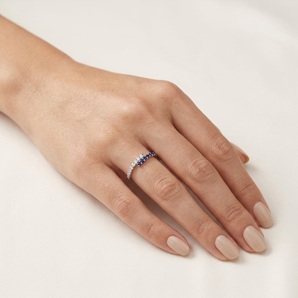 Gilded Diamond Ring White Gold Sapphire worn by model - Vicenza Miami