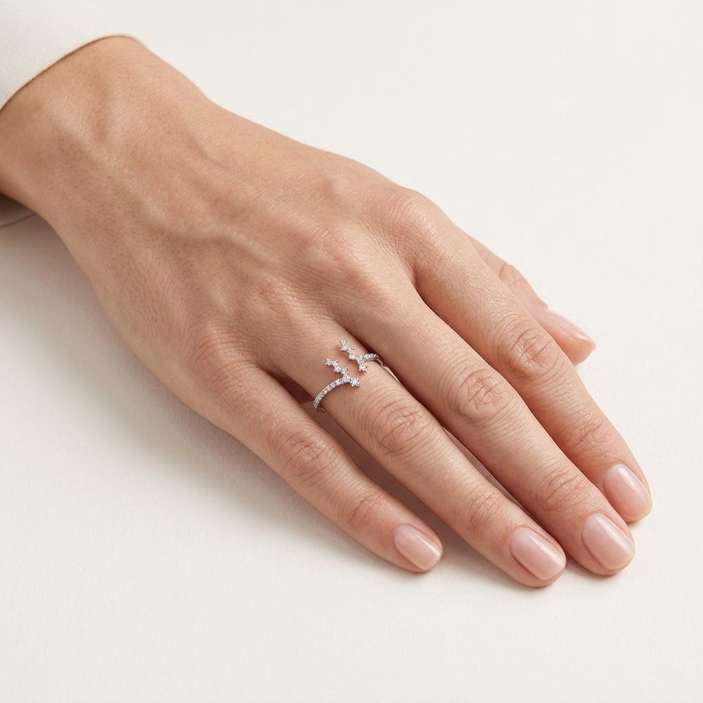 Grand Diamond Ring White Gold Diamond worn by model - Vicenza Miami