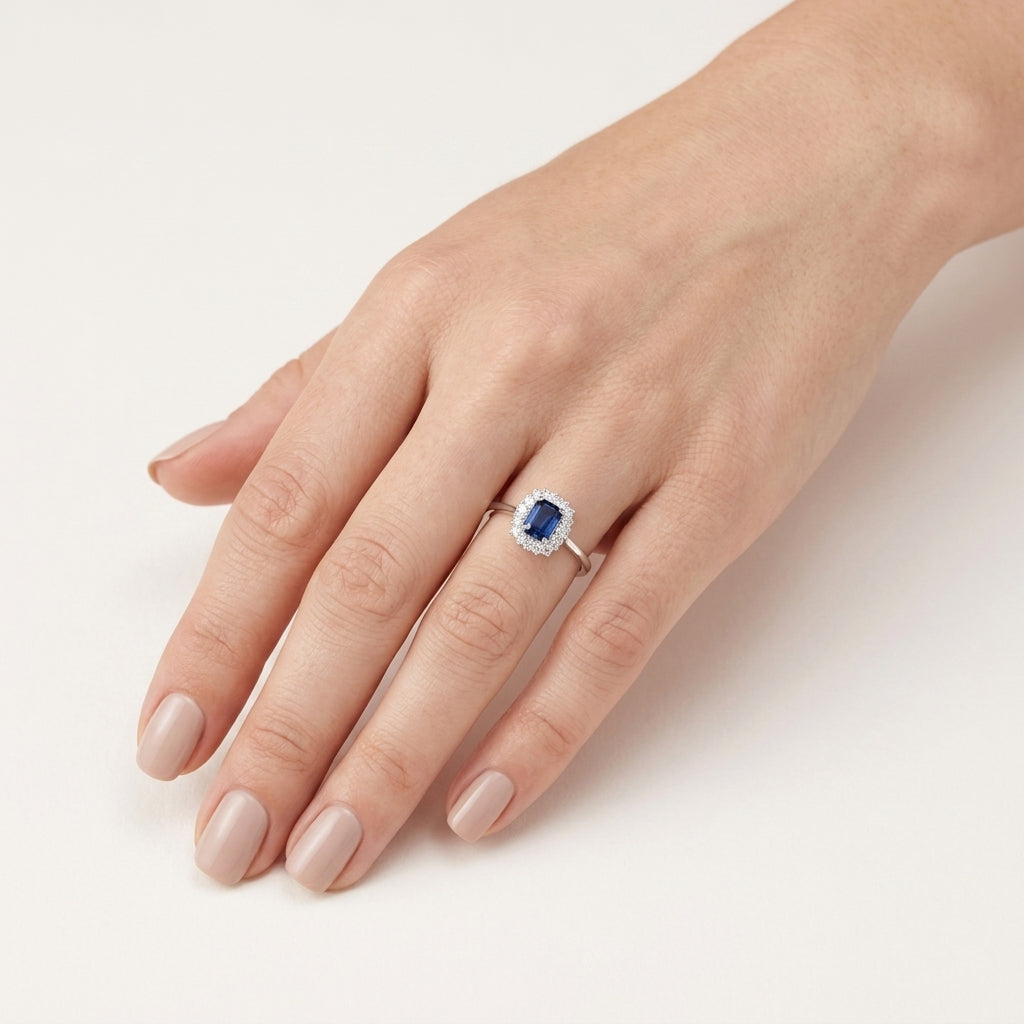 Heritage Diamond Ring White Gold Sapphire II worn by model - Vicenza Miami