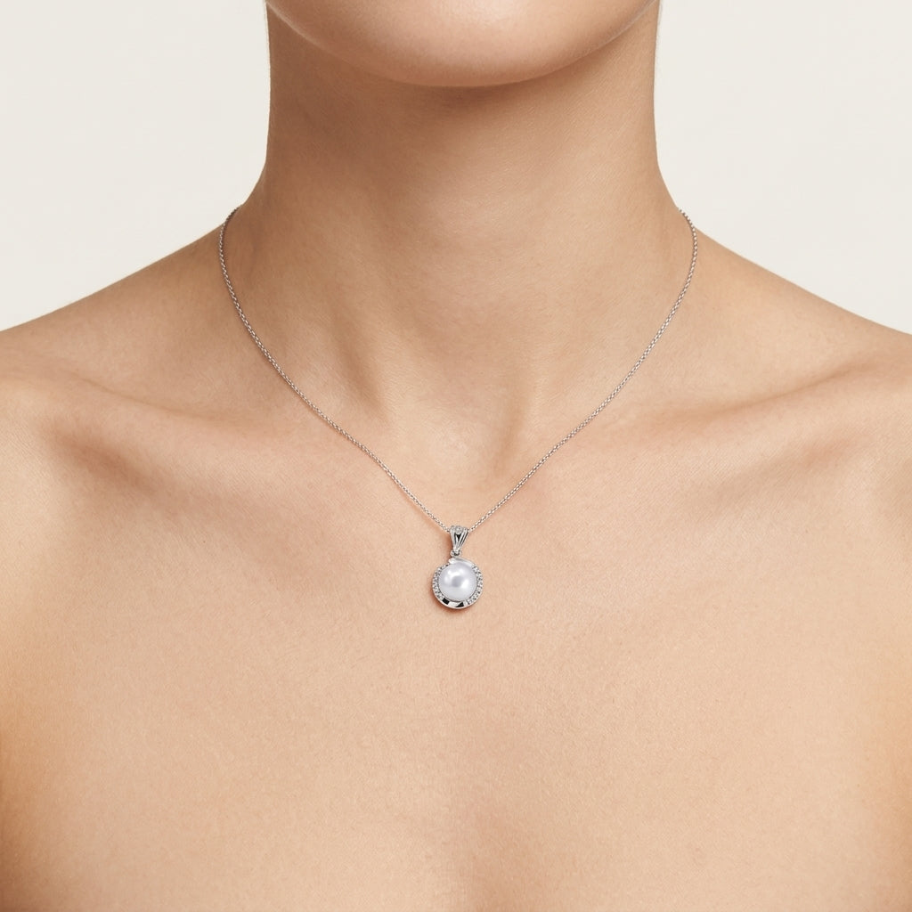 Royal Diamond Pendant White Gold Diamond II worn by model - Vicenza Miami