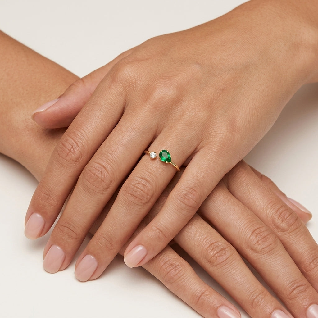 Essence Diamond Ring Yellow Gold Emerald worn by model - Vicenza Miami