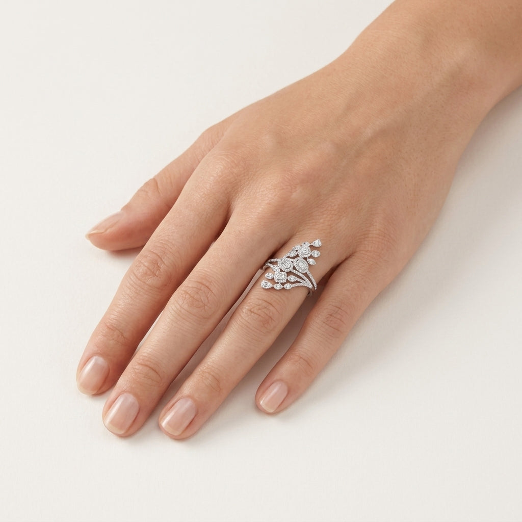 Legacy Ring White Gold Diamond II worn by model - Vicenza Miami