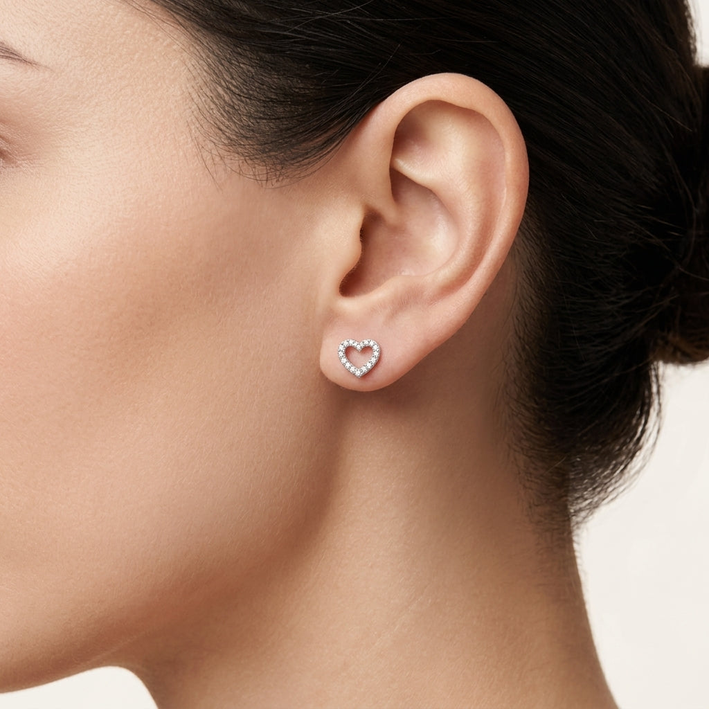 Sovereign Diamond Earring worn by model - Vicenza Miami