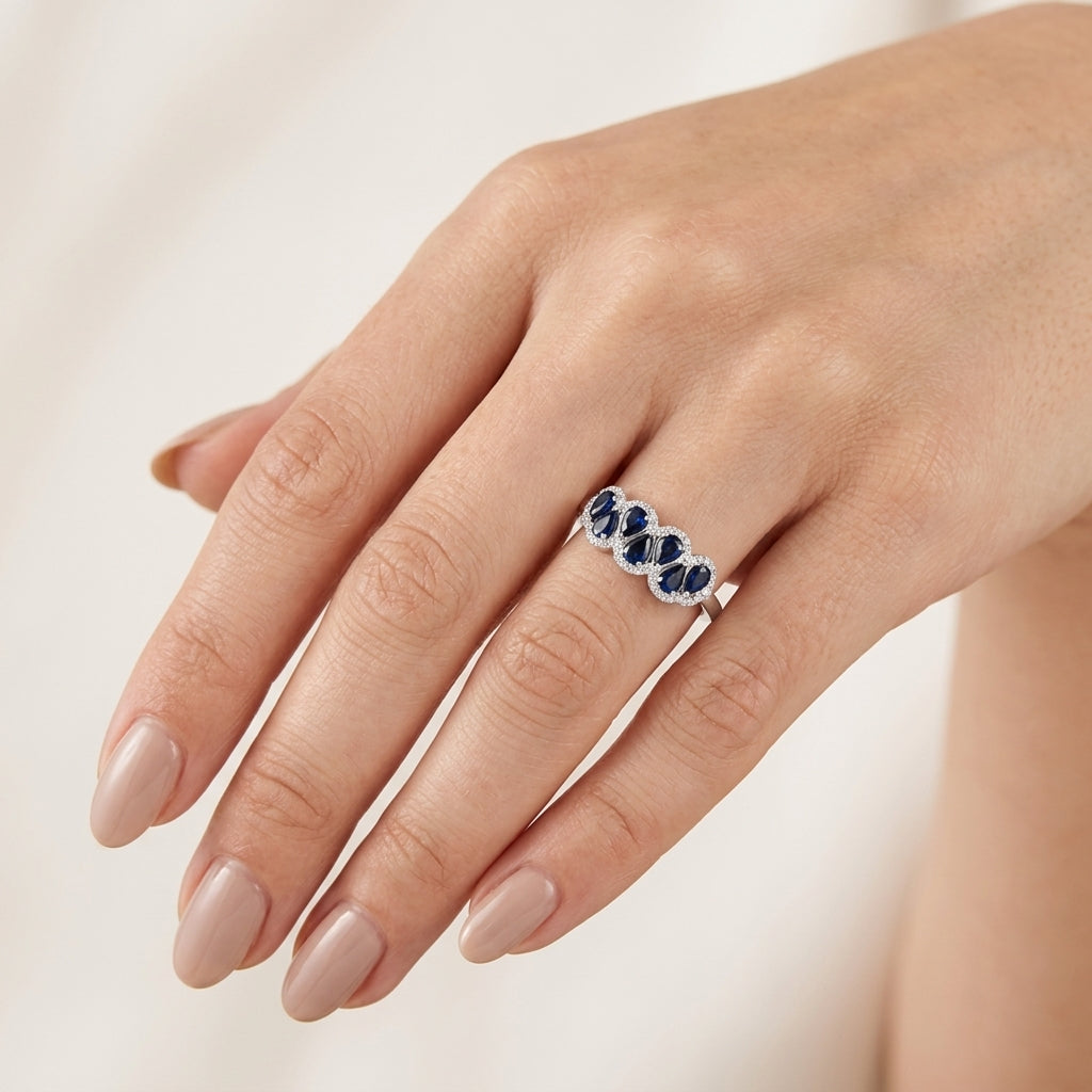 Splendid Sapphire & Diamond Ring worn by model - Vicenza Miami