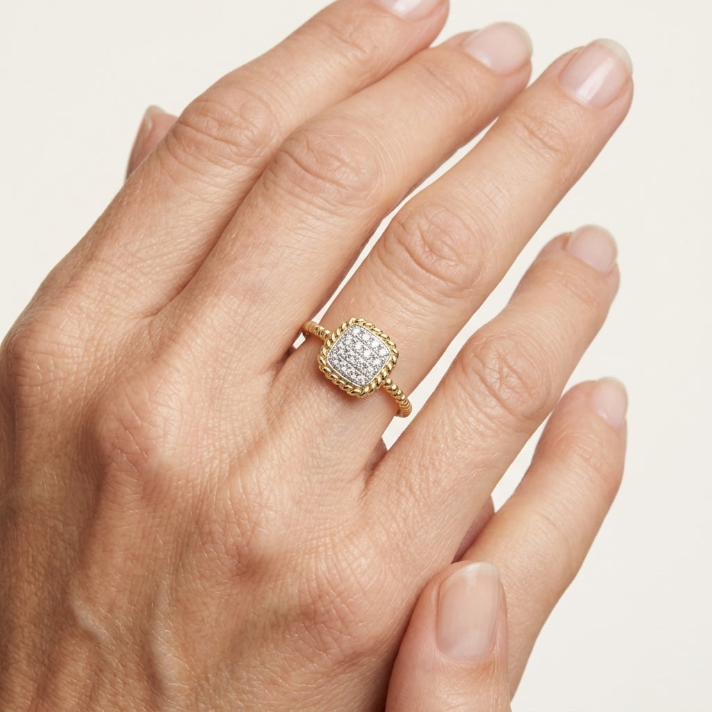 Regal Diamond Ring Yellow Gold Diamond I worn by model - Vicenza Miami
