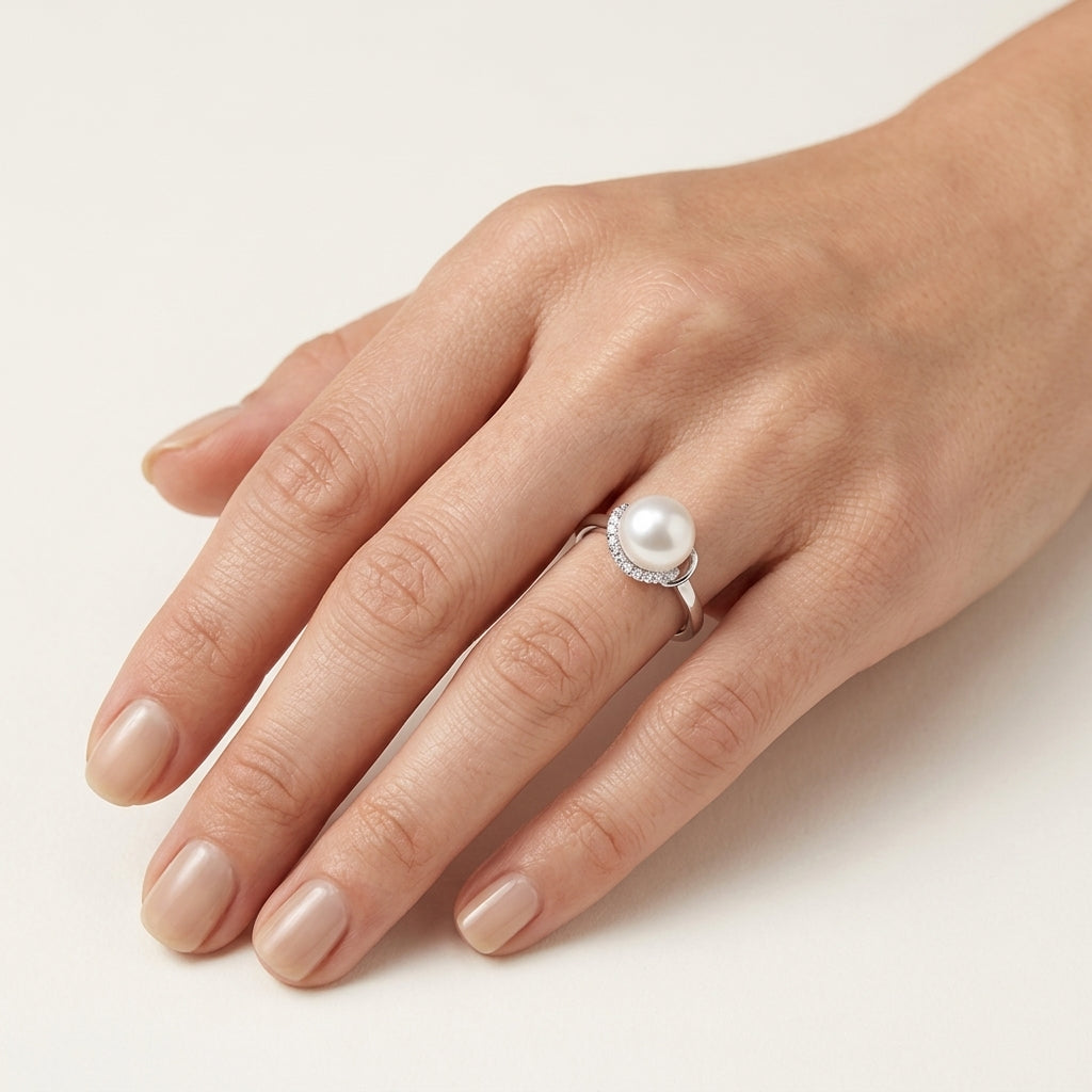 Petite Ring worn by model - Vicenza Miami