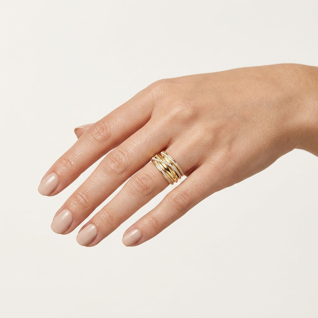 Aura Diamond Ring White Gold Diamond II worn by model - Vicenza Miami