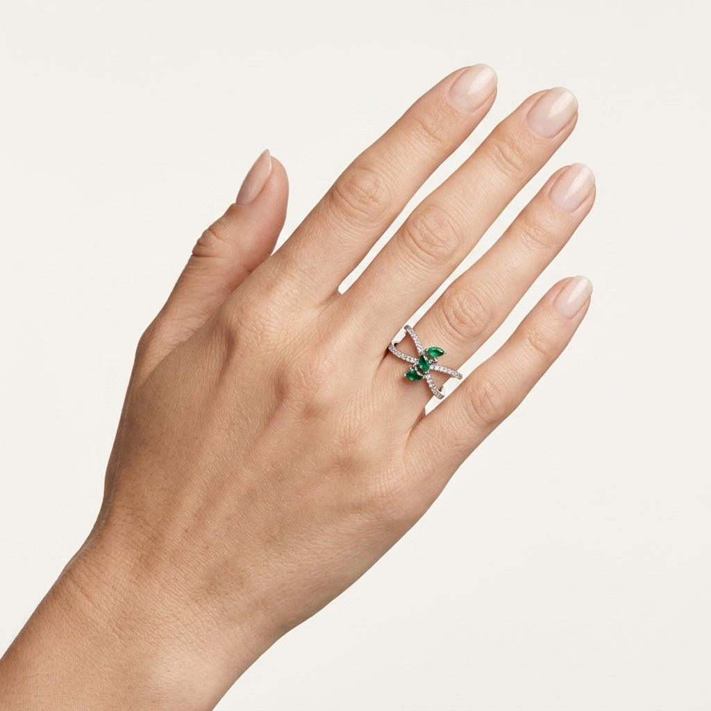 Pristine Ring White Gold Diamond II worn by model - Vicenza Miami