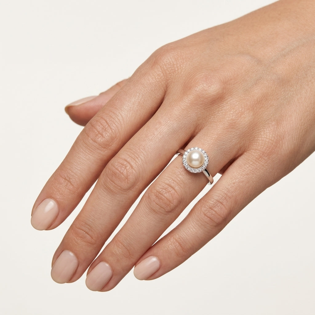 Elegant Diamond Ring White Gold Diamond worn by model - Vicenza Miami