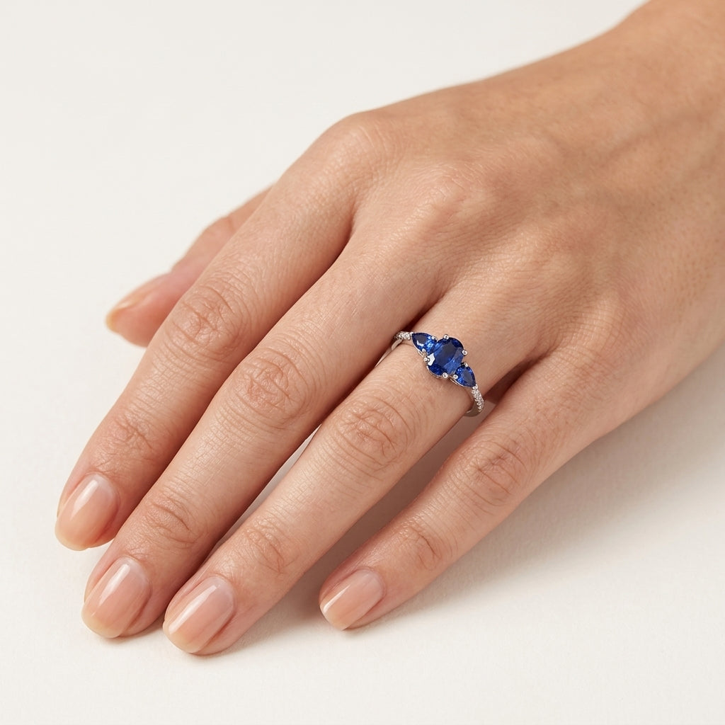 Grand Diamond & Sapphire Ring worn by model - Vicenza Miami