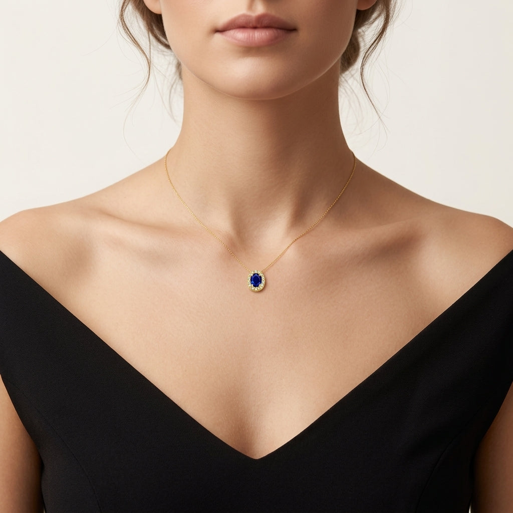 Signature Diamond Pendant Yellow Gold Diamond II worn by model - Vicenza Miami