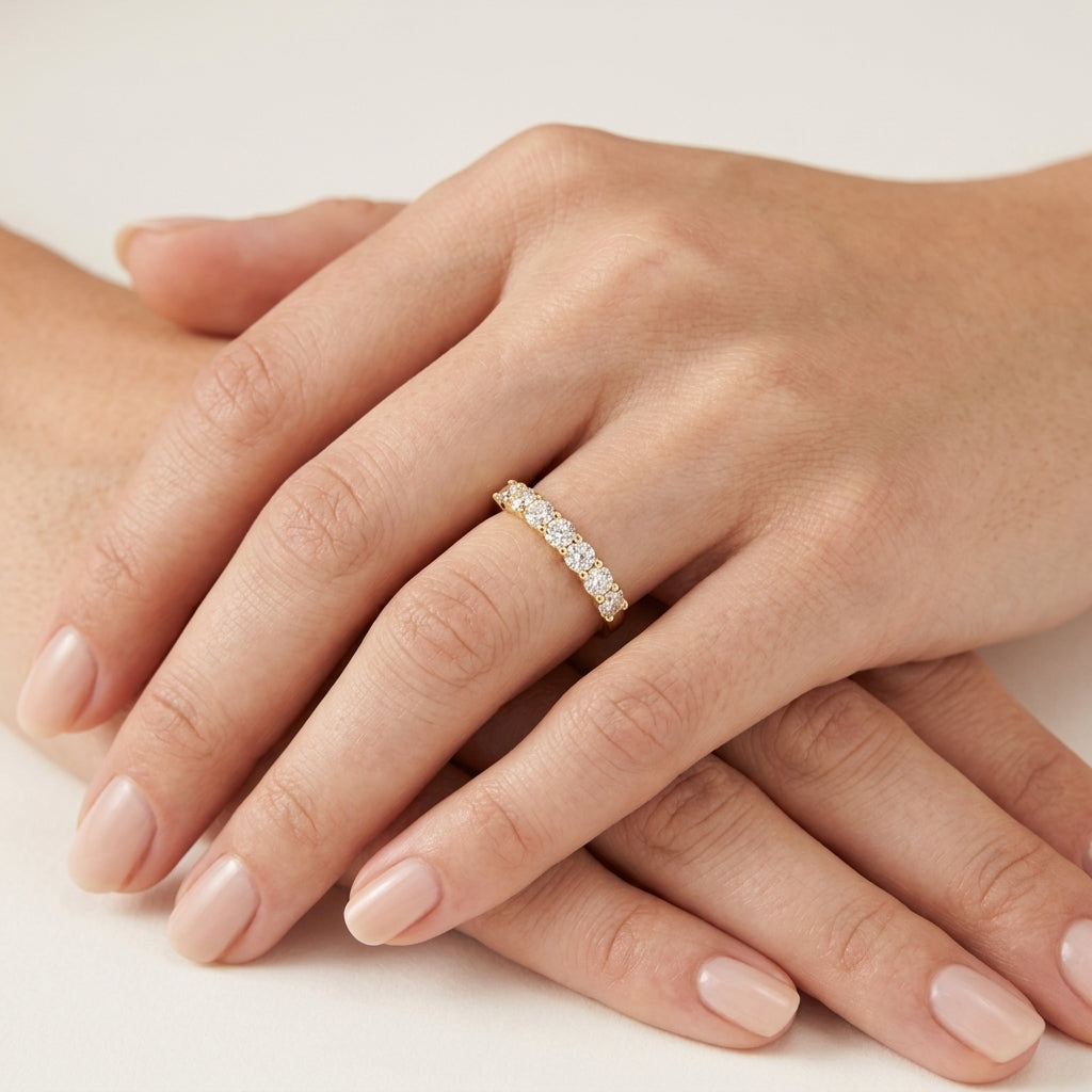 Brilliant Diamond Ring White Gold Diamond worn by model - Vicenza Miami